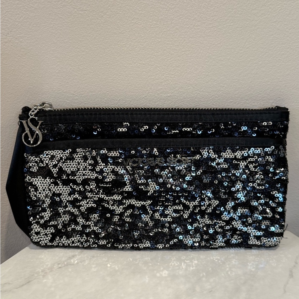 🔥Victoria's Secret Black and Silver Sequin Clutch🔥